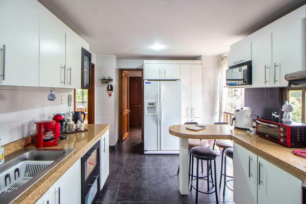 Maximisez l'Espace de Votre Mini Cuisine : Solutions Astucieuses pour un Rangement Optimisé